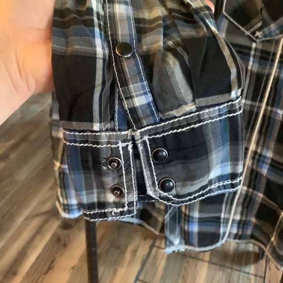 BKE black blue and grey plaid snap closure button down size medium - Picture 4 of 9